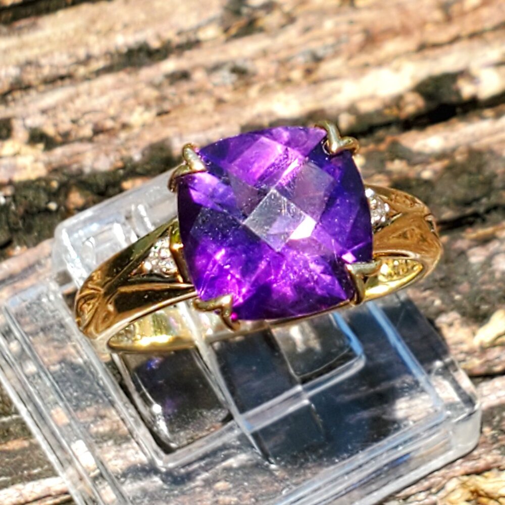 Stunning  Solid 14k Yellow Gold Amethyst Ring